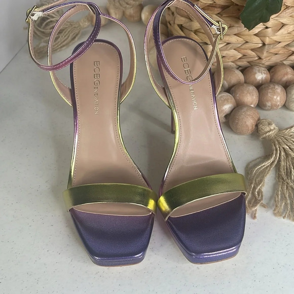 BCBGENERATION
Women's Cadence Metallic Sandals In Ombre Sz 7 - Picture 6 of 12